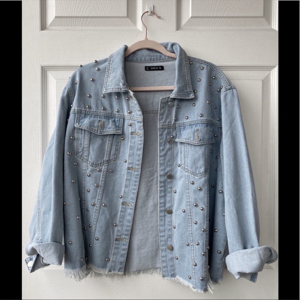 NWOT Studded denim jean jacket light wash 💙🤍